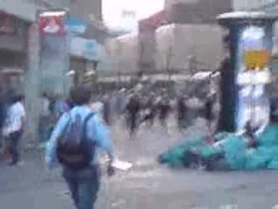 Rangers_fans_clash_with_police_Manchester