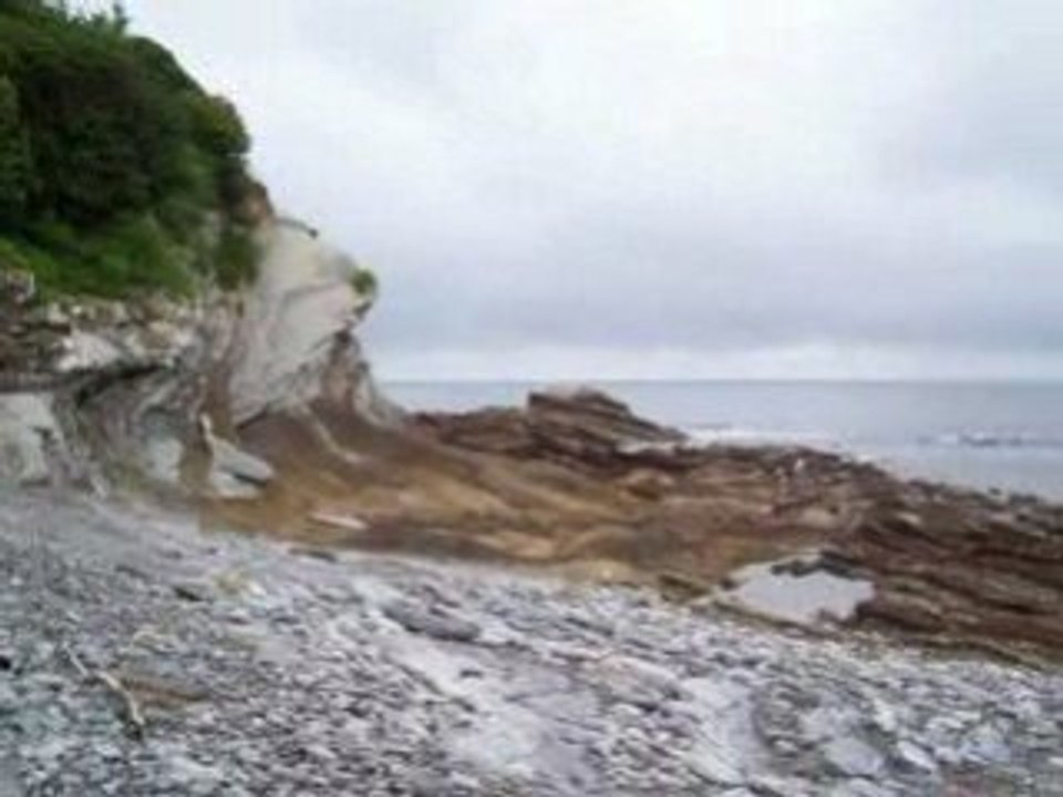 Saint Jean de Luz La pile d'Assiette à marée basse 1 - Vidéo Dailymotion