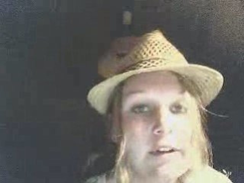Ce chapeau est cassé..