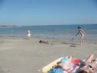 val avec ces faux cheveux tout vert