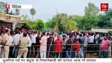 फायरिंग की अजीब परंपरा, पेड़ पर 400 फीट ऊपर बंधे नारियल पर बंदूकधारियों का निशाना