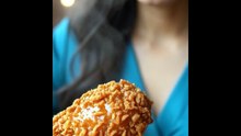 Pirya_biting_fried_chicken_drums