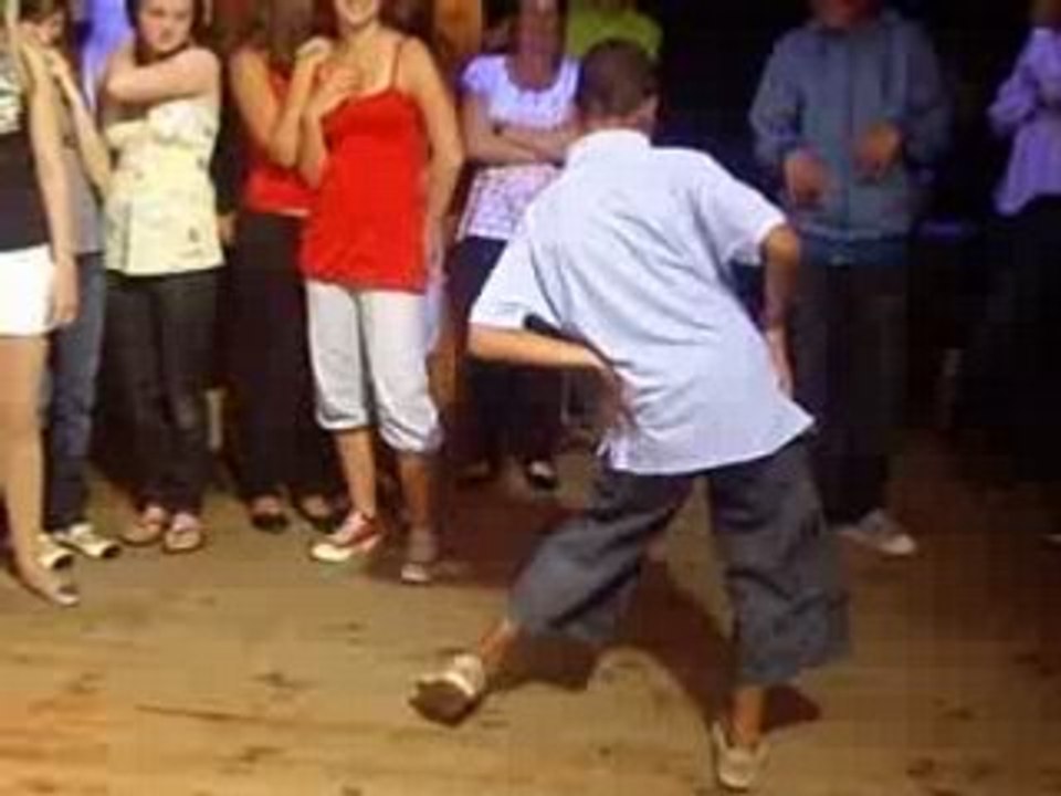 stéphane trop fort quand il danse