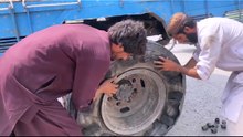 Truck Tyre Burst Due To Heavy Loaded  How To Replace Tyre By Incredible Ways