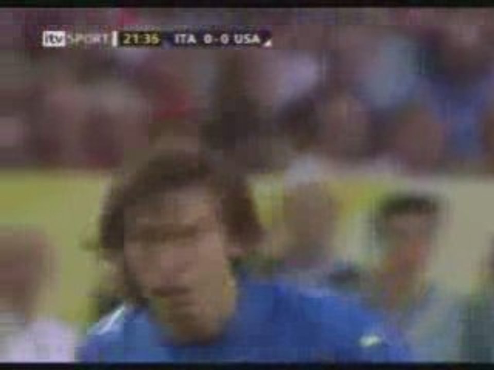 ANDREA PIRLO tireur de coup franc