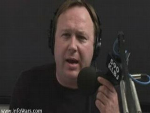 Willie Nelson talks about Bush War Crimes & Impeachment 4/4