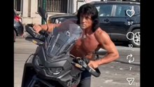 Rambo  IA  comanda lui