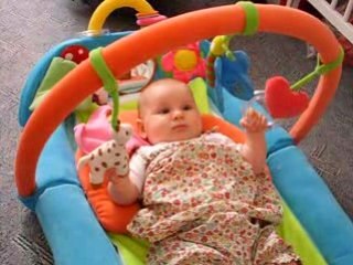 Jeanne attrape ses joujoux