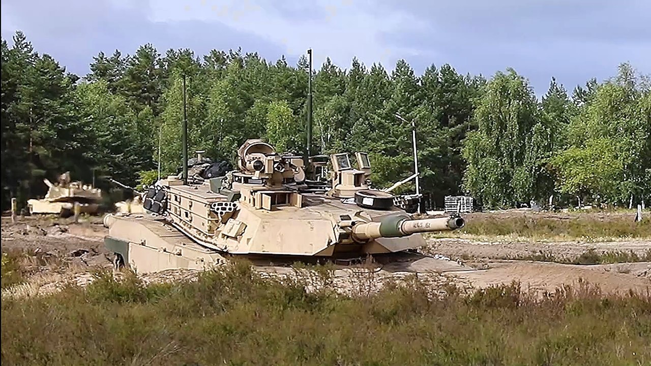 US-Army-Besatzungen zeigen Feuerkraft des M1A2 Abrams bei Schießtraining in Polen