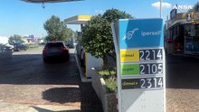 Caro-benzina, Torino: la senza-piombo sopra i 2,1 euro al litro