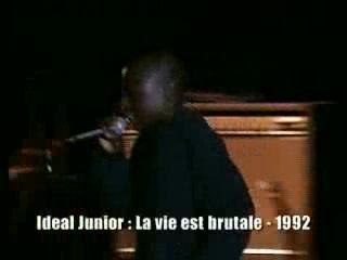 La vie est brutale - Ideal J