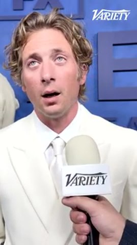 Jeremy Allen White on the UK Passing New Social Media Regulations for Children