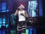 Chris Brown Chante Pour Une Petite Fan
