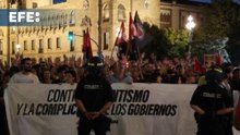 Cientos de personas claman contra los desahucios ante la sede de Urbagestión en Valladolid