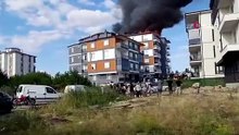 Alev alev yanan çatıda nefes kesen kurtarma operasyonu!