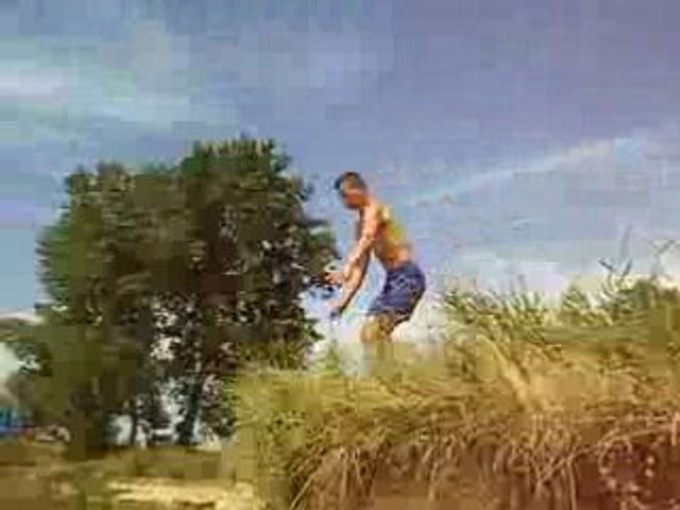 Jason salto et Léon...