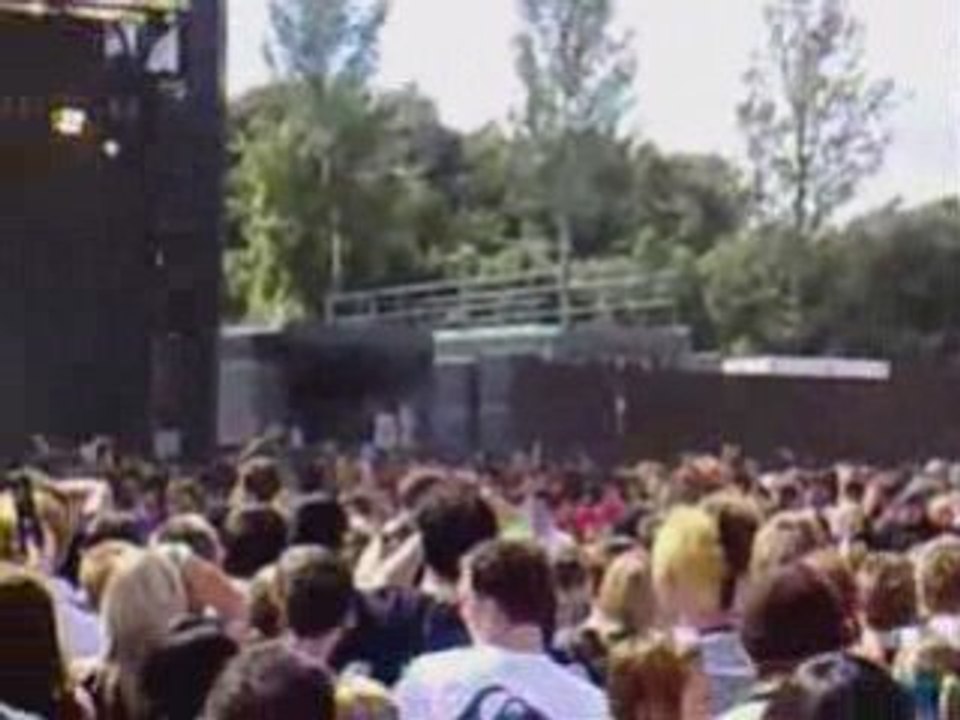 Present Projekt Revolution – Mix ENTER  SHIKARI