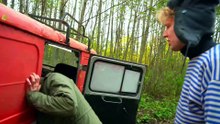 ¡Rescatamos una G-Class abandonada en el bosque después de 40 años!