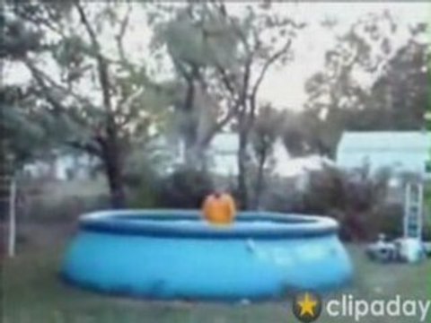 Regis a la piscine enorme !!!!!