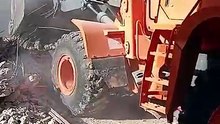 بعد انتشال جثة مُسنة وإنقاذ ابنتها.. بدء رفع أنقاض منزل المنيا المنهار...