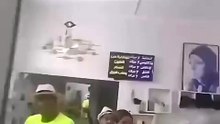أب يثير جدل بعد أخراج ابنته من سالون حلاقة