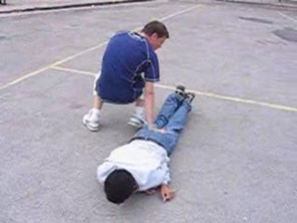 Fouf fait du catch sur m.assekour