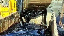 ¿Cómo se convierte el petróleo crudo en las carreteras por las que circulamos?