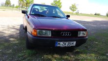 Audi 80 beim Fahren erwischt