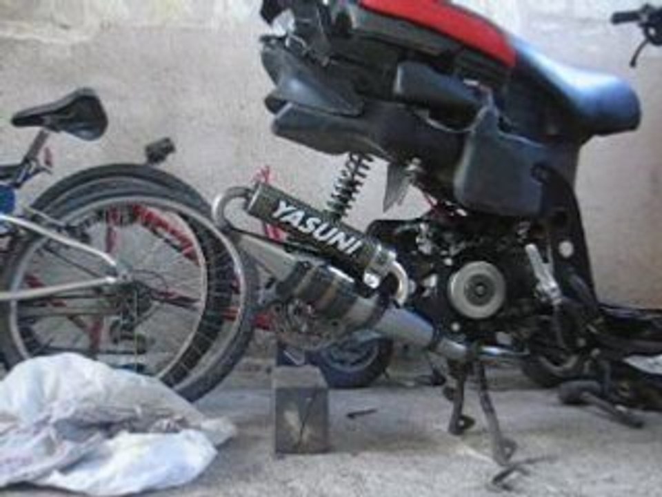 bruit pot yasuni " z " sur piaggio nrg