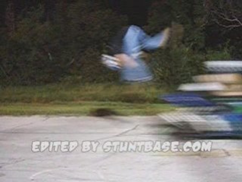 Saut par dessus un scooter