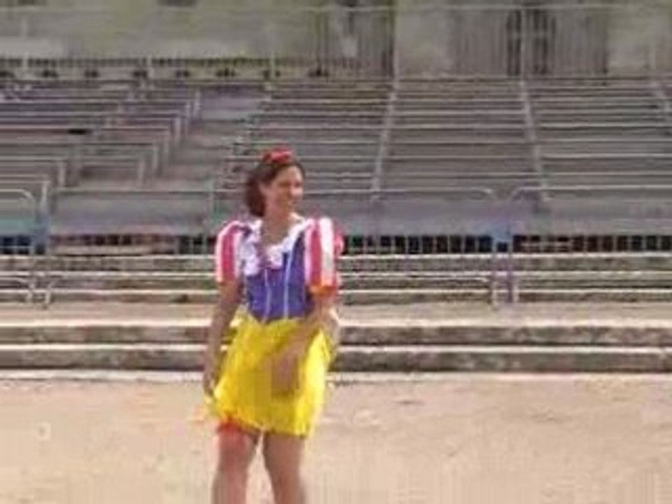 Blanche-Neige chante "Un jour mon prince viendra"