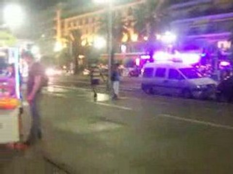 sur la promenade des anglais a nice