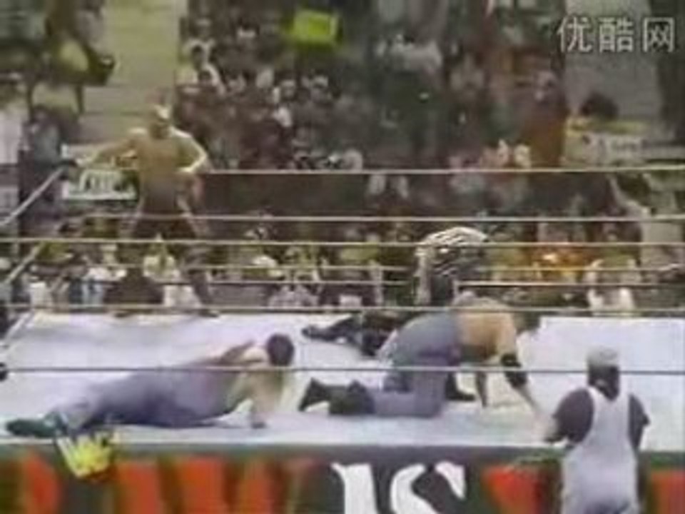 Raw 10-13-97 (13)