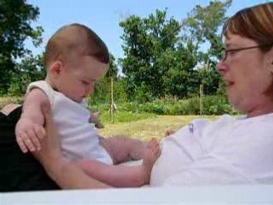 Capucine fait un calin