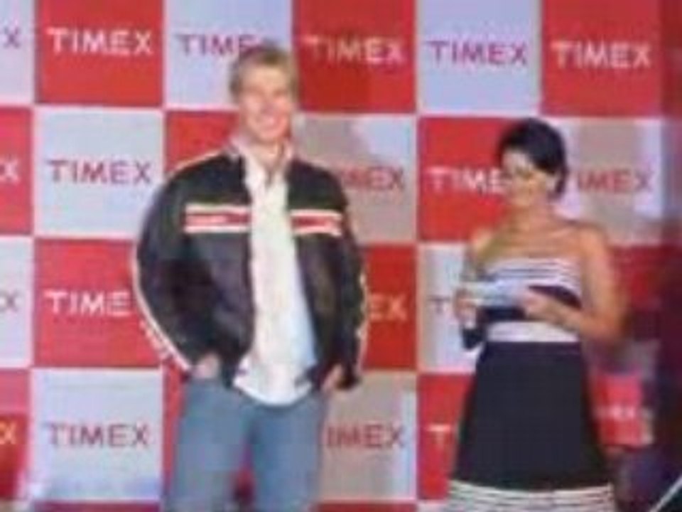 Brett Lee unveils new Timex range