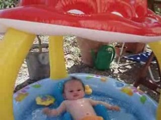 Maëlys s'amuse bien