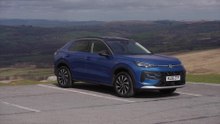 The new Volkswagen T-Roc Life 1.5 eTSI 150 PS 7-spd DSG Design Preview in Celestial blue metallic/black