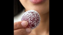 Pirya_biting_frozen_grape