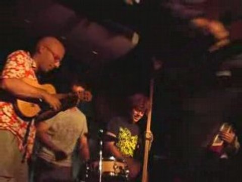 LES PETITES BOURRETTES : Y'a d'la vie encoooore