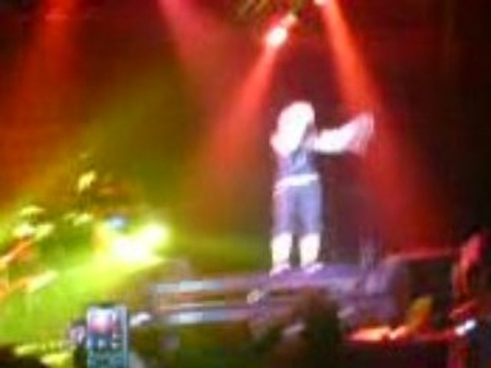 jonas brothers and avril lavigne tour 12