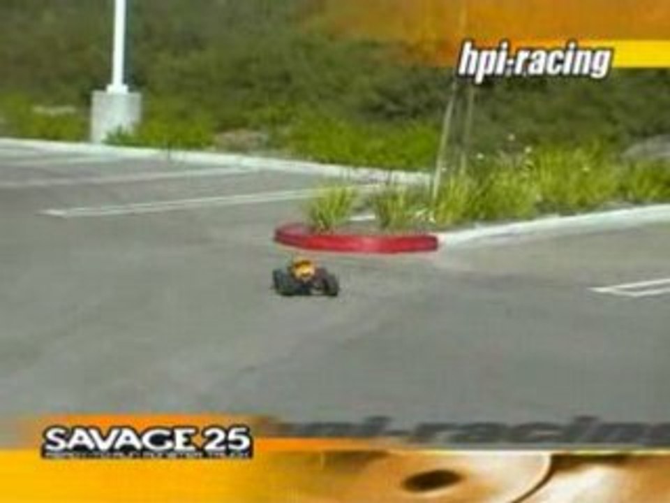 Saut en voiture thermique HPI Savage 25