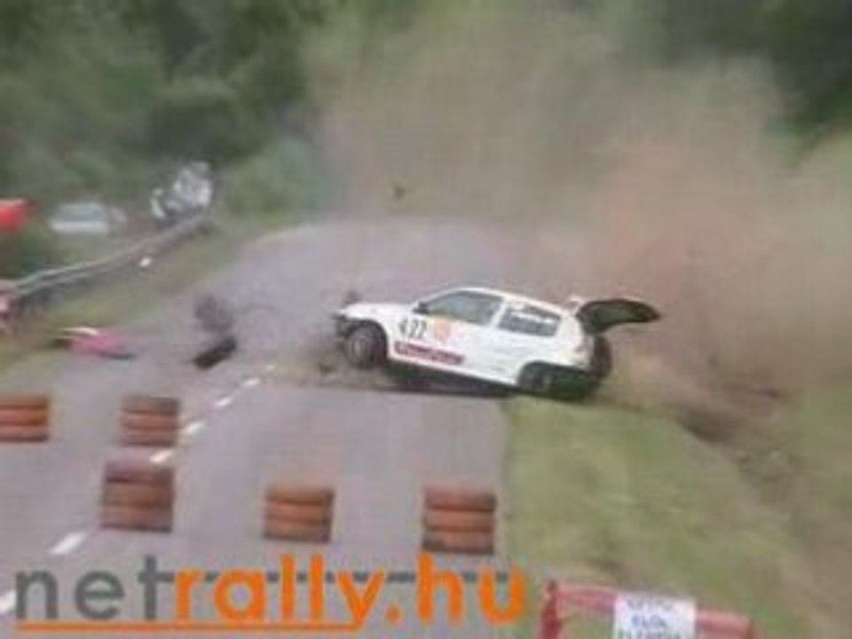 Video crash de la route clio - crash, voiture,