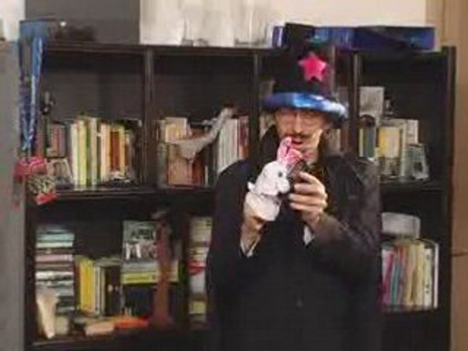 Una sega per l'assistente del mago!