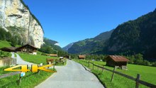 Lauterbrunnen Valley Walk – Waterfalls and Swiss Alpine Views (4K)