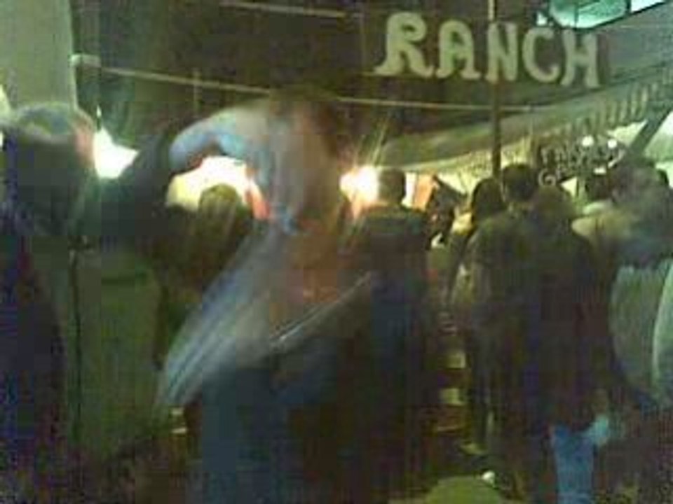 regis danse au bal des pompiers