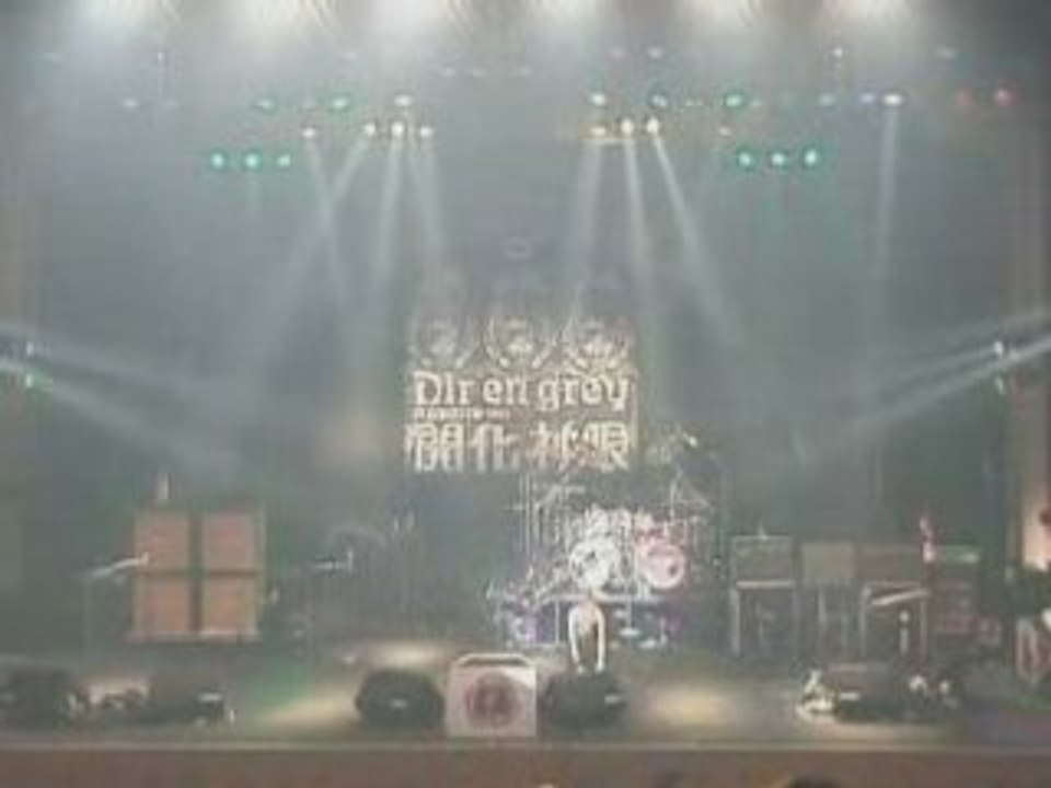 Dir en Grey - Toshiya Falling on Scene