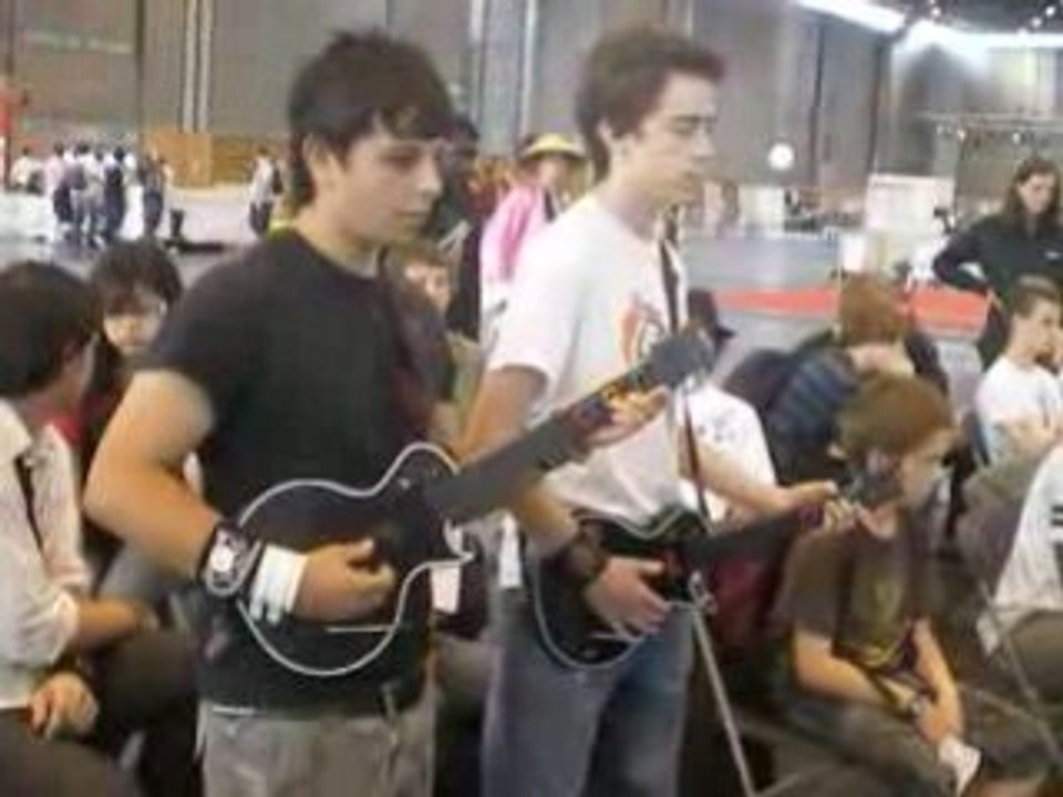 MaR-OnE & Meta-Link sur Guitar Hero à la Japan Expo