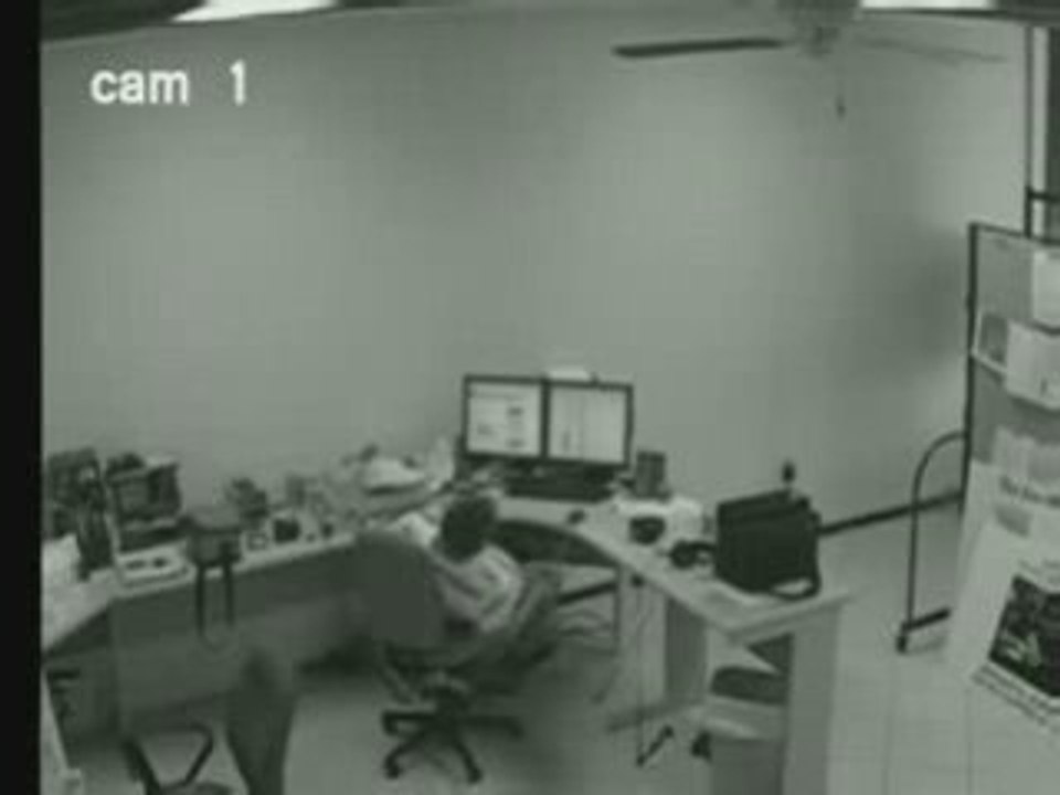 regis s'endort au bureau