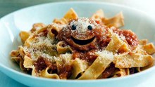 “Creamy Pasta That Looks Too Good to Eat 🤤✨”
