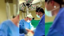 Üç organın birleştiği noktadaki kanserli tümör, hasta uyutulmadan yapılan ameliyatla çıkarıldı